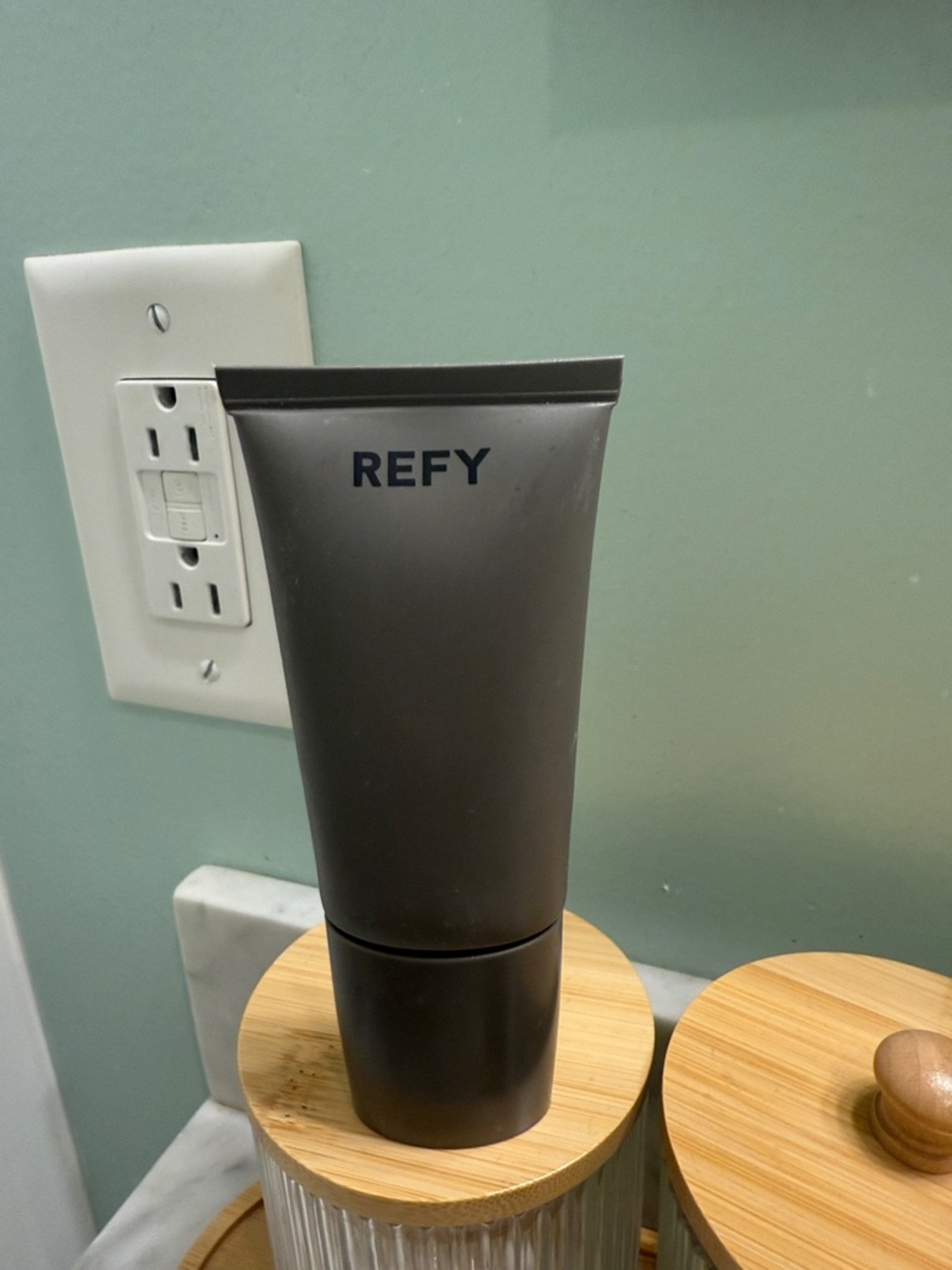 Refy Glow & Sculpt Face Serum Primer With Niacinamide